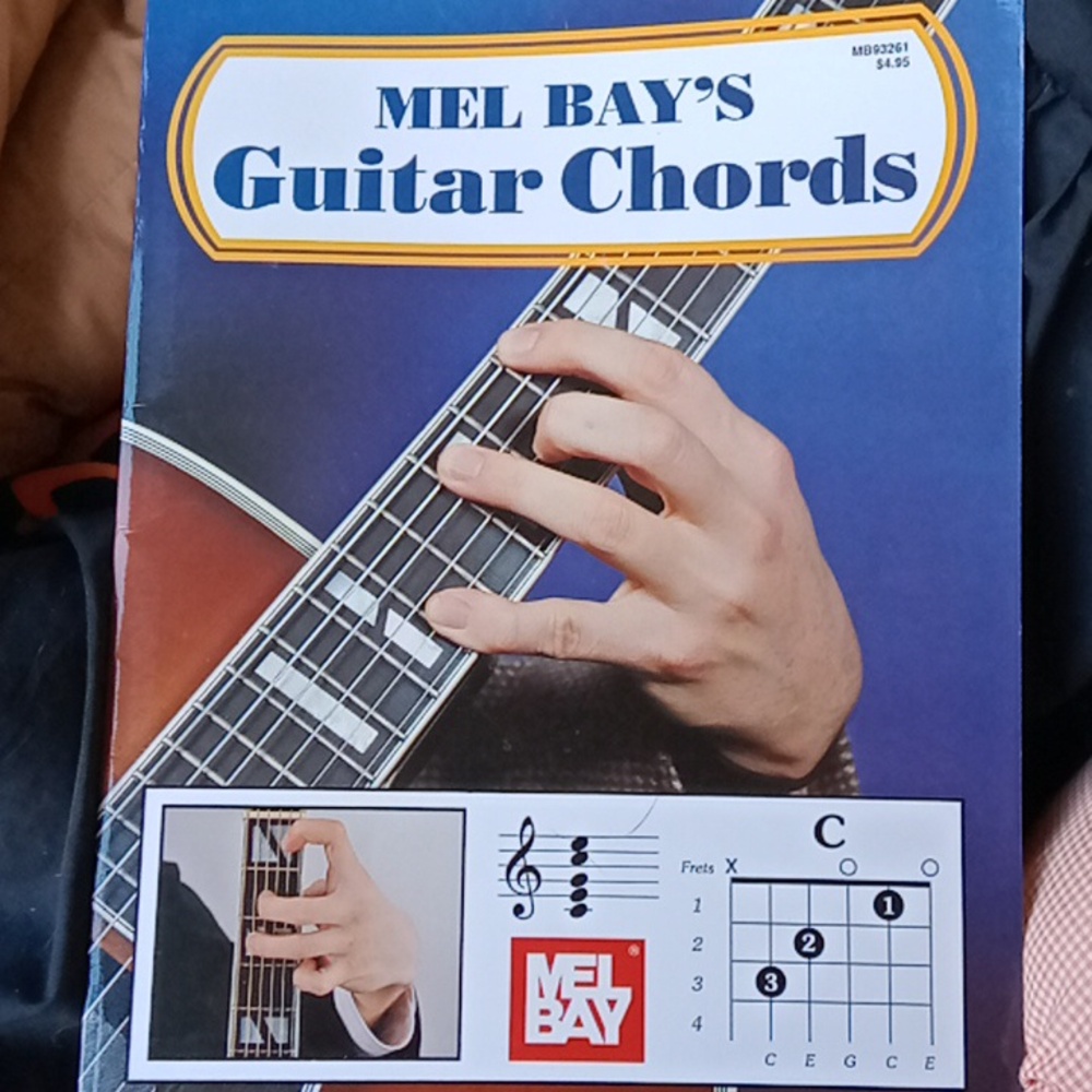 💲🤩2 For 10 Mel Bays Guitar Chords with photo diagrams of all the chords.